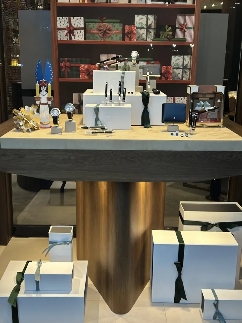 Visual Merchandising Schaufenstergestaltung displaybau und warenpräsentation pos service nrw